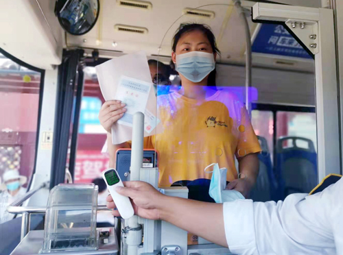 愛(ài)心助考，公交服務(wù)暖人心