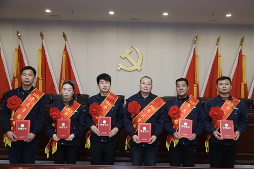 0204 節(jié)能能手從左至右依次為 石亞杰、沈小慶、楊興忠、于俊國(guó)、權(quán)振利、吳偉偉.jpg