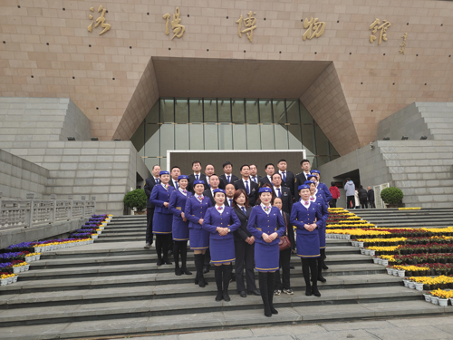 瞧！春分時節(jié)的最美公交藍！