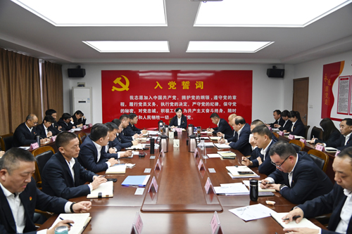 打好“收官戰(zhàn)” 謀好“開局篇”！洛陽公交集團(tuán)召開11月董事長月調(diào)度會02.JPG